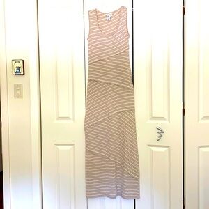Max Studio Light/comfy long dress. Rayon and spandex.57”L from top of shoulders
